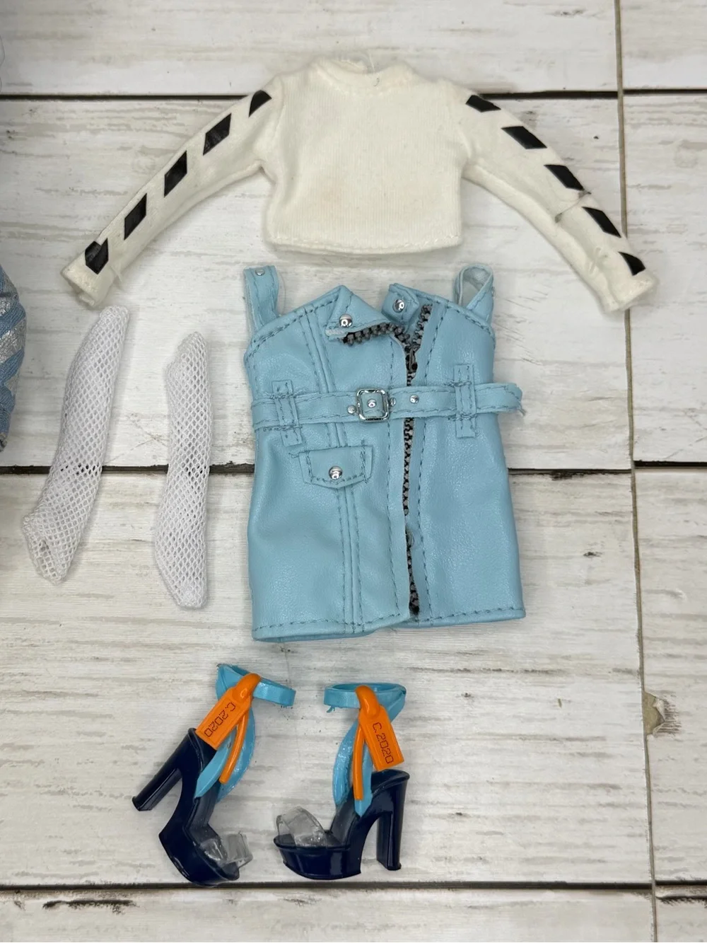 Rainbow High Skyler Bradshaw Fashion Doll & Outfits - Blue MGA